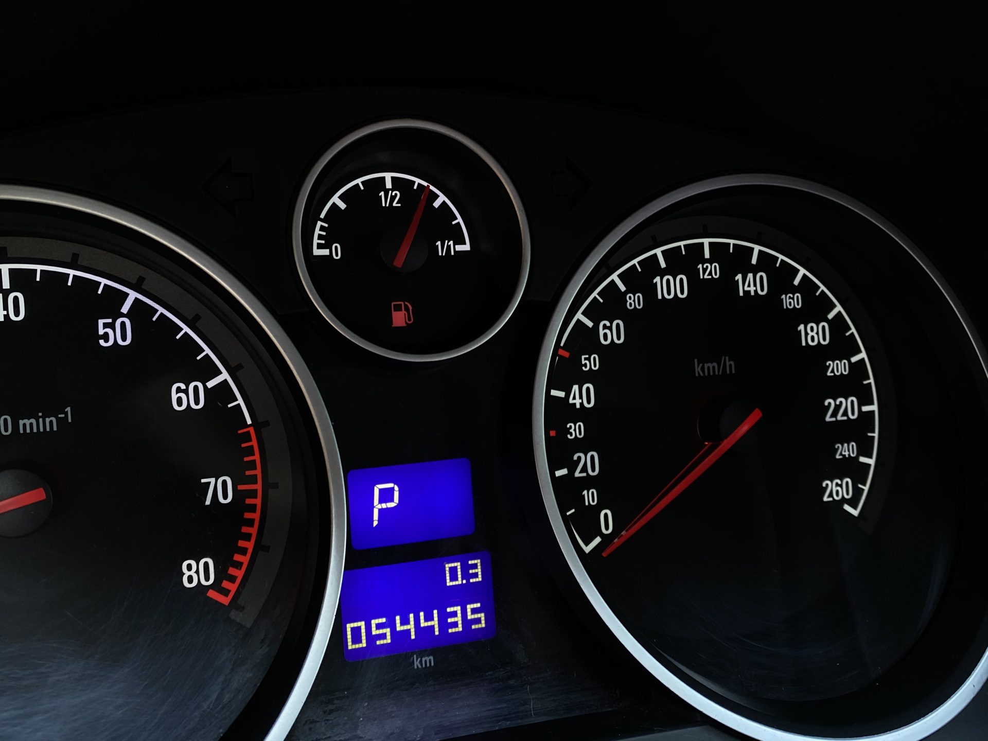 Комбинация приборов gf 890в на рено дастер. Шкалы приборки лачетти. Панель лексус значок топлива. Audi s4 приборная панель. Мфа.