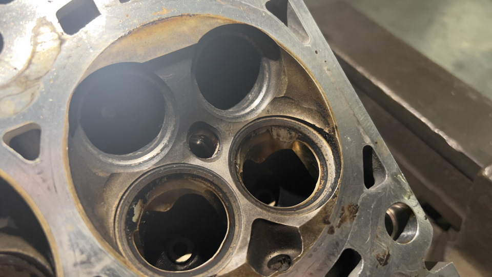 Трещина головки блока цилиндров — Toyota RAV4 (5G), 2,5 л, 2019 года ...