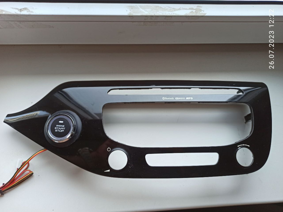 Рамка оригинальной сенсорной магнитолы 4:3 (глянец) KIA Ceed JD на KIA ...