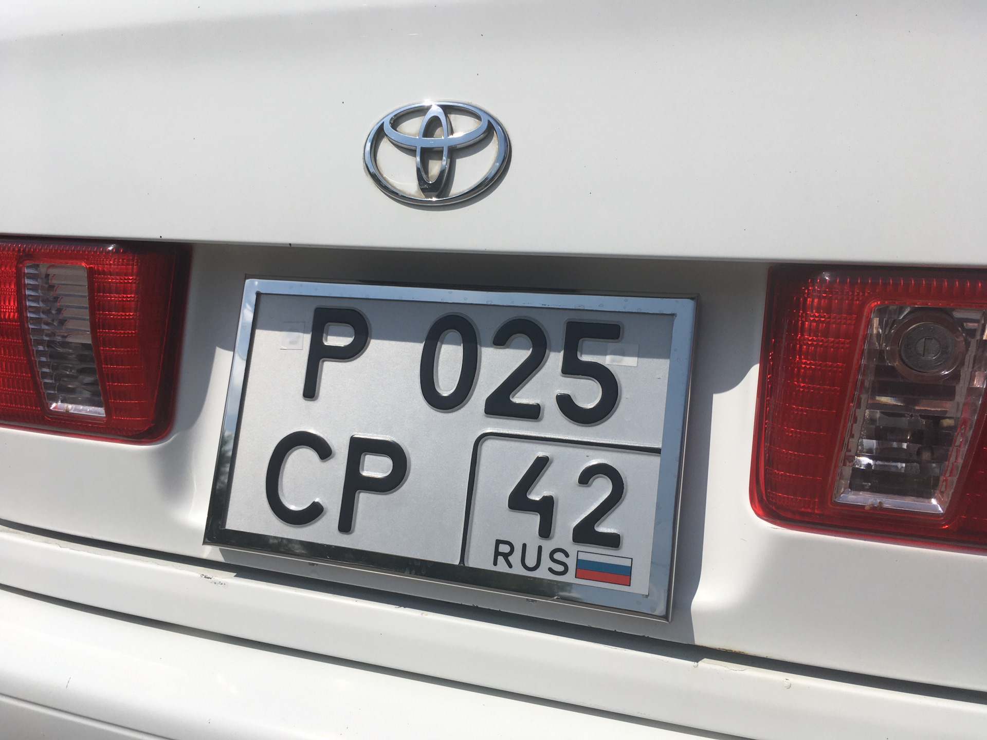 Мокрый коврик под водителем или жидкость омывателя не на стекле — DRIVE2