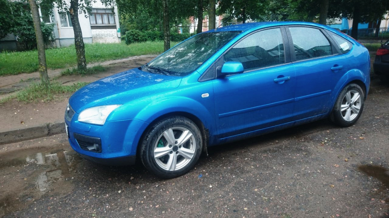 Ford Focus 2 Hatchback синий