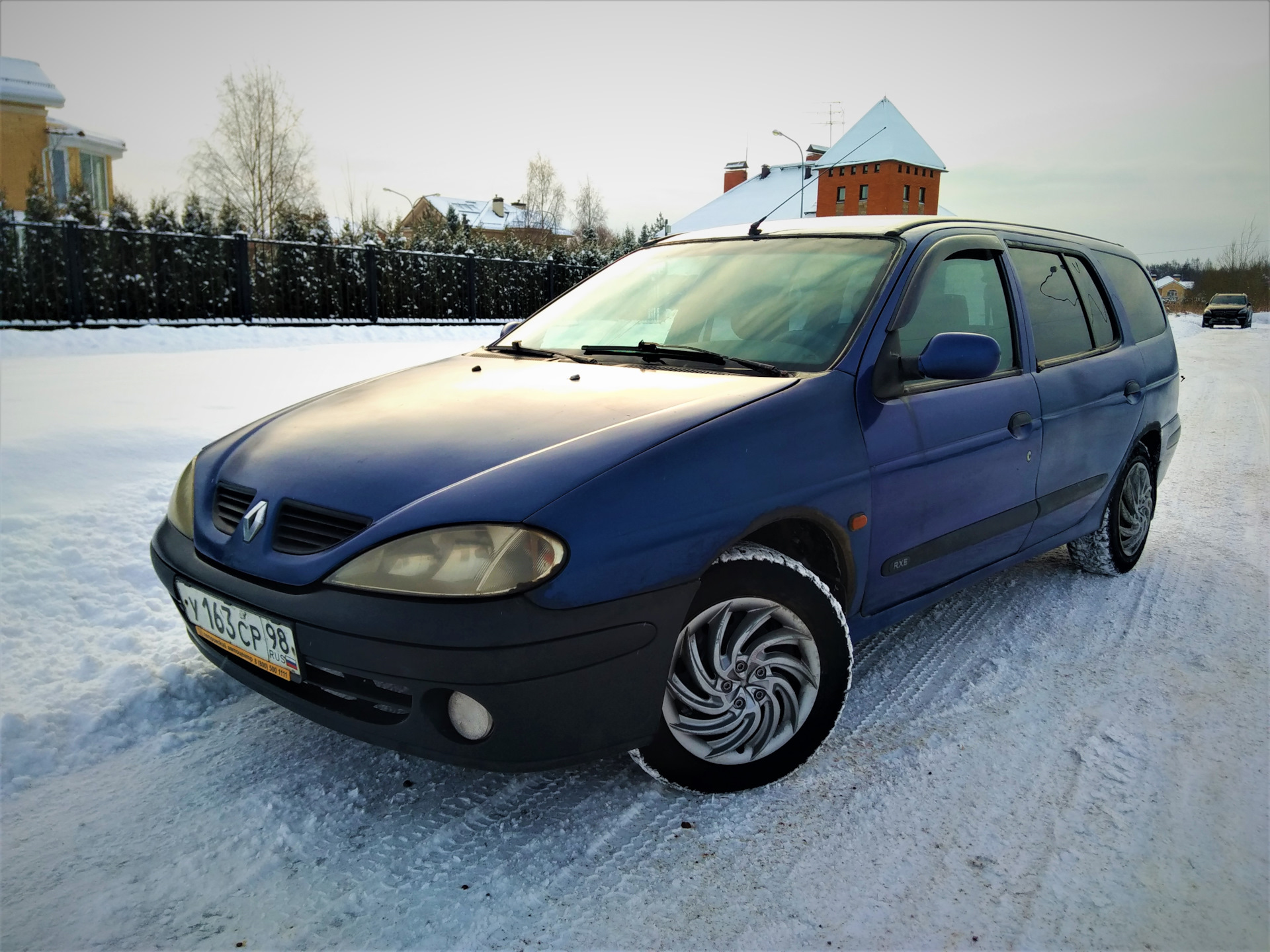 Сарай уехал на работы с легкой промышленностью…) — Renault Megane I, 1,4 л,  2002 года | продажа машины | DRIVE2