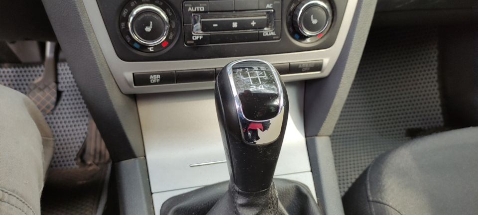 Накладка рычага МКПП — Skoda Octavia A5 Mk2, 1,6 л, 2013 года ...