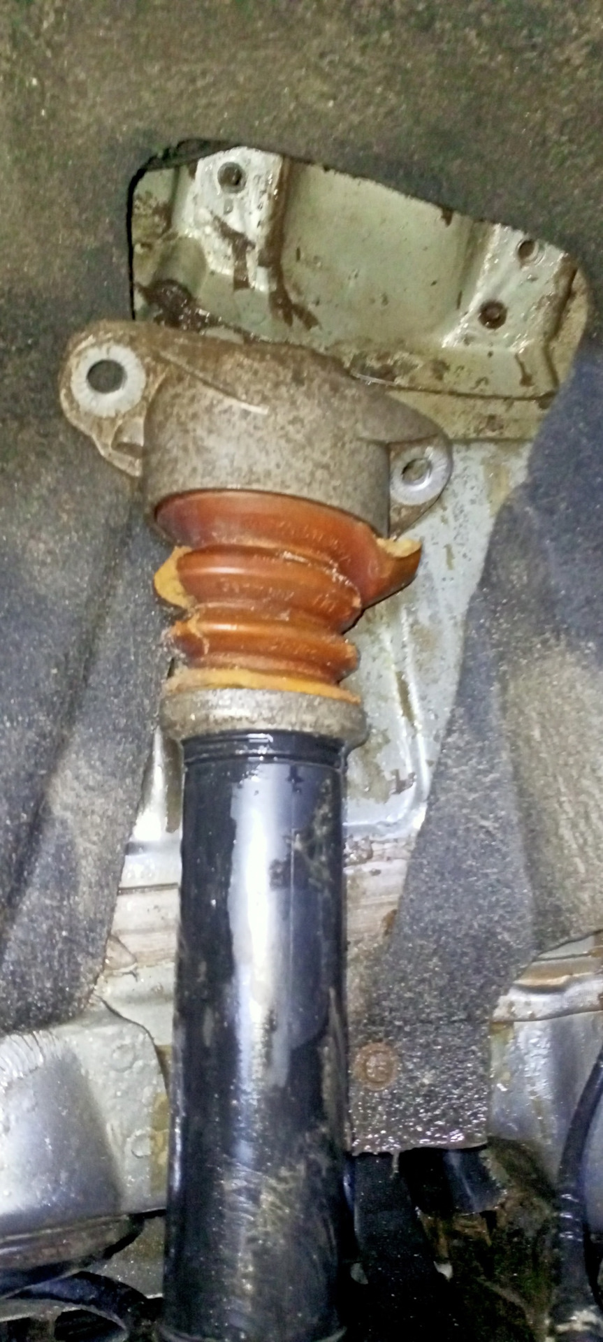 Отбойники задних амортизаторов — Volkswagen Jetta V, 1,6 л, 2009 года ...