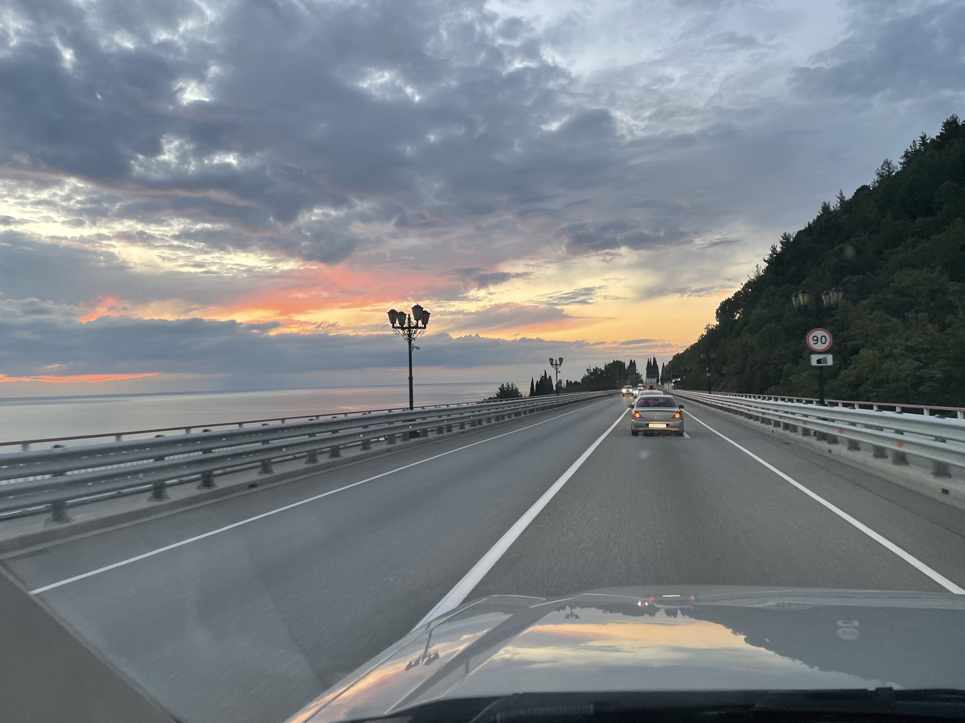 Road тема. Дорога домой фото с машины. Дорога домой фото. Дорога домой. Дорога от Москвы до Сочи фото.