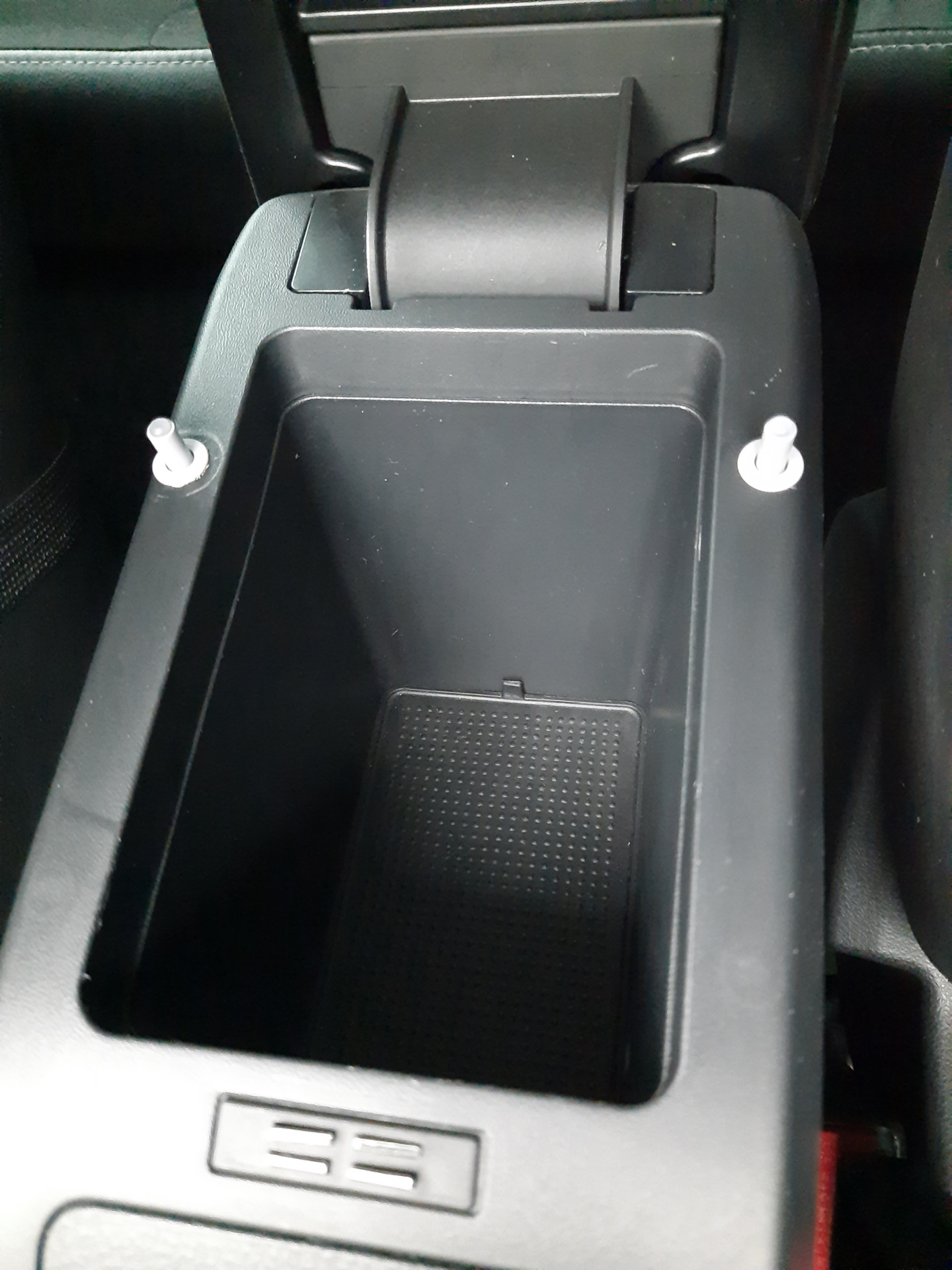 как снять подлокотник на весте