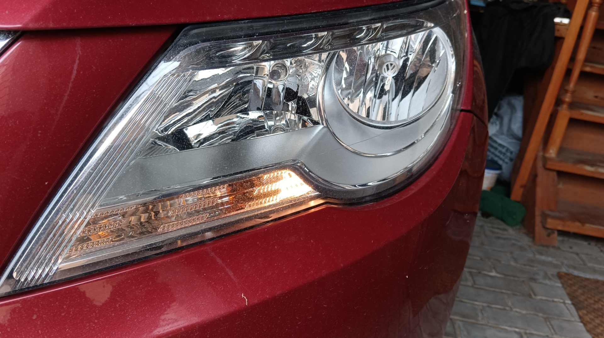 Как поменять лампу габарита в галогеновой фаре? — Volkswagen Tiguan (1G ...