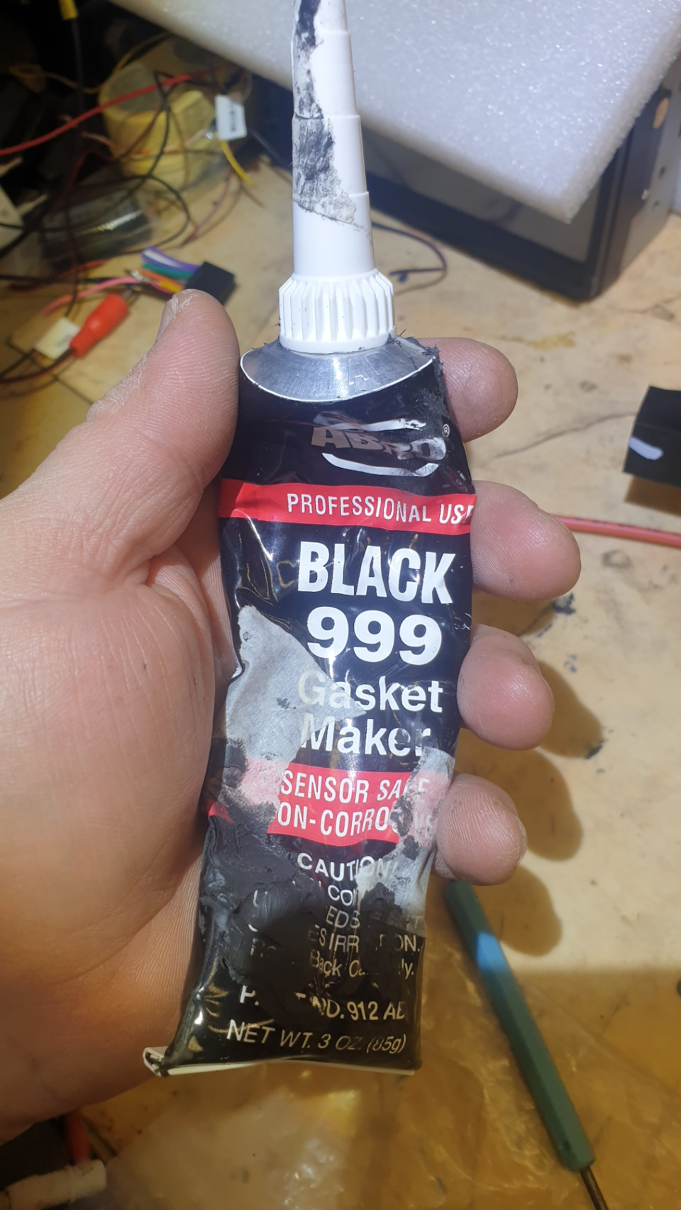 Такой герметик попался под руку, делал им — Mercedes-Benz S-Class (W220)