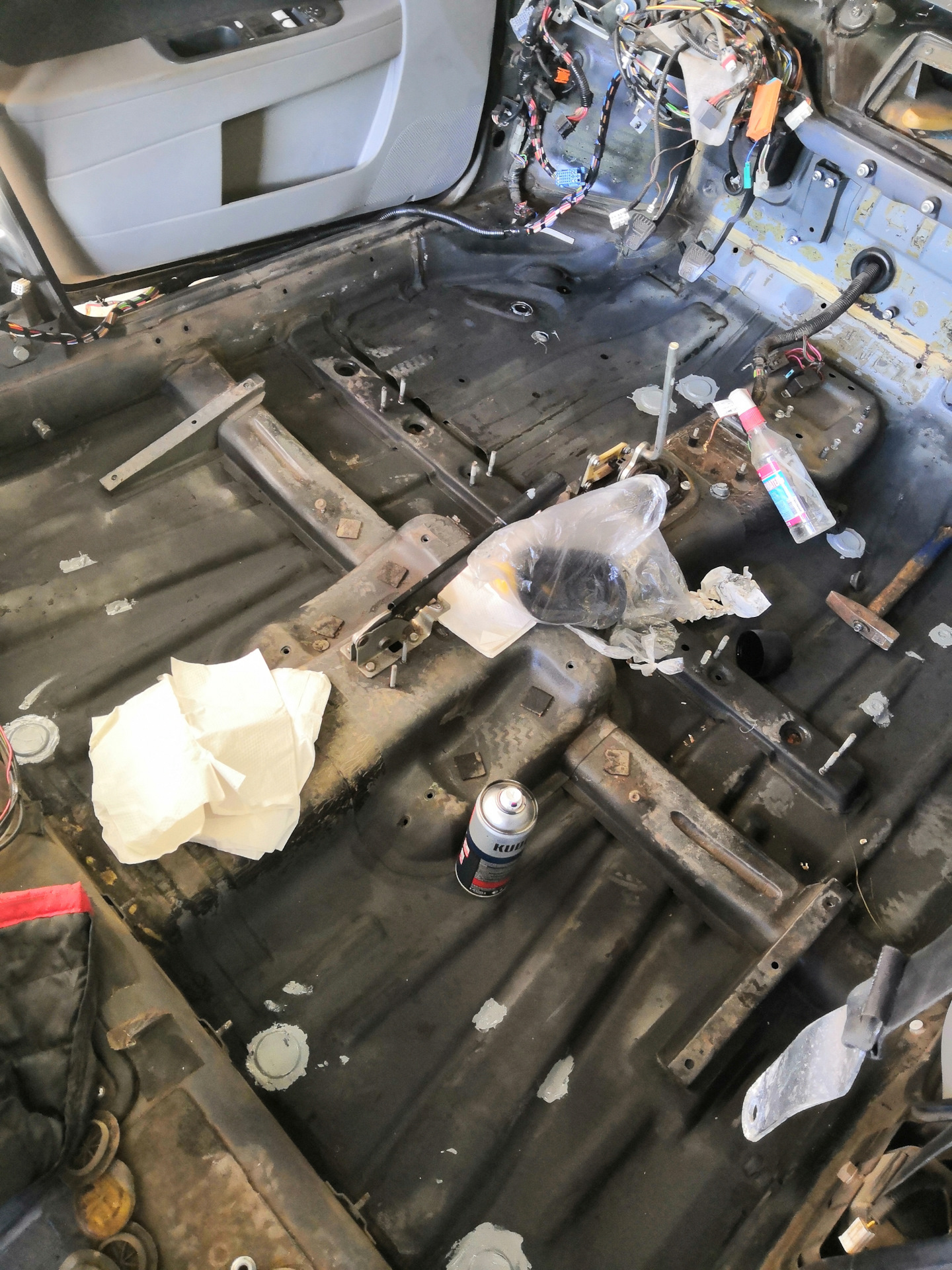 Переделка из нормы в люкс. Этап первый разбор салона, проклейка ...