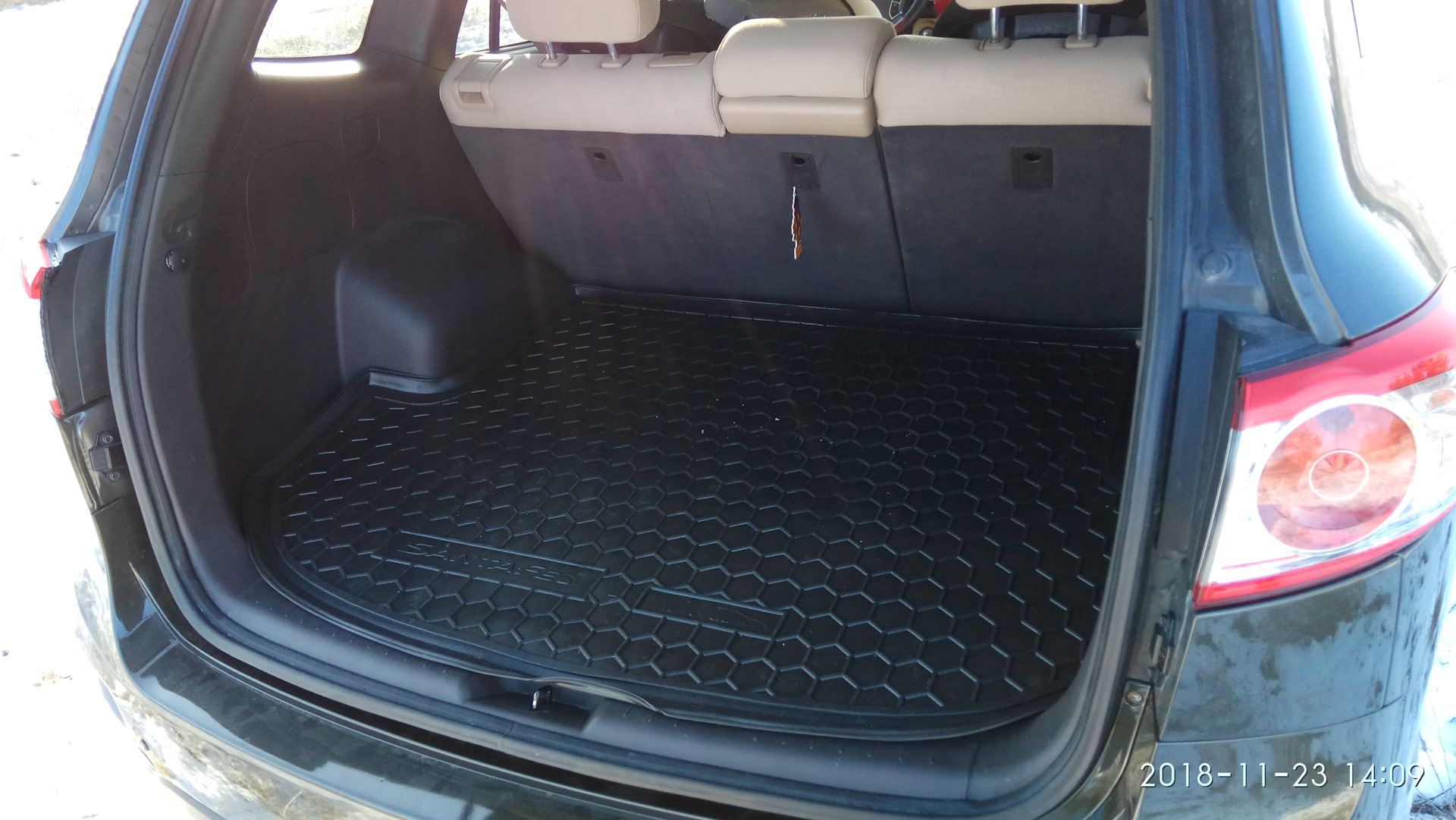 Купил коврик в багажник Santa Fe Avto Gumm — Hyundai Santa Fe (2G), 2,4 ...