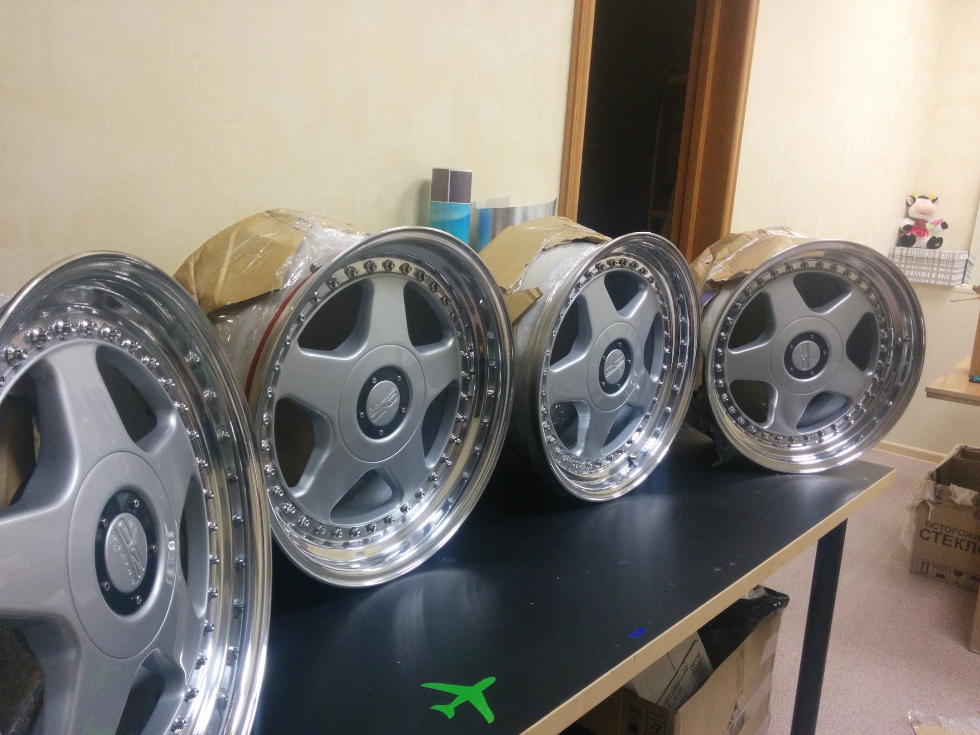 Взорванный w124. W124 oz mae. 124 2014 оз. Mercedes benz w124 e500 500e. Mercedes w124 oz.