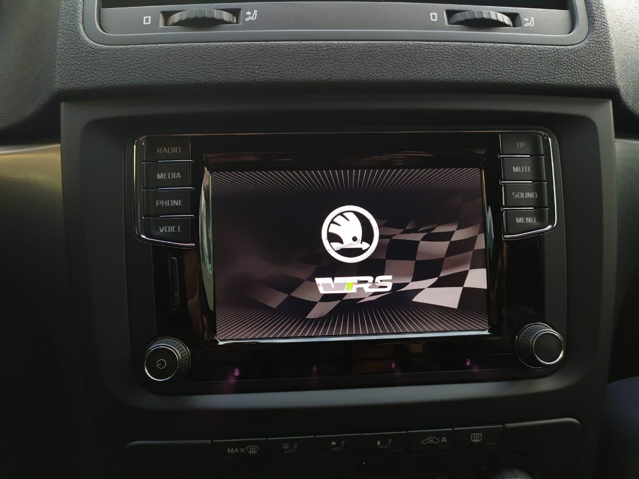 Шкода Фабия андроид. Магнитофон в машину с экраном на шкоду Йети. Магнитола в октавию тур. Car Multimedia 7 дюймов рамка для Skoda Yeti 2012 в Челябинск.
