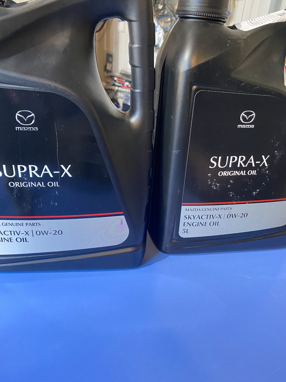 Левая — подделка. На первый взгляд один в один))). Наклейки ровные, задняя отклеивается «дорого» — Mazda 6 (3G) GJ