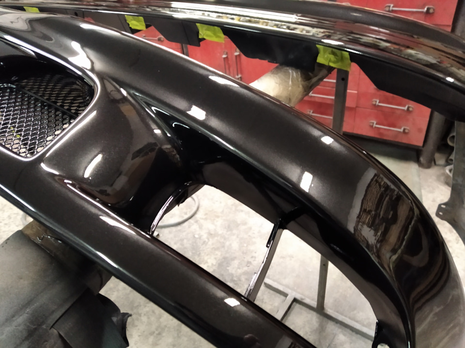 Как покрасить бампер своими руками. Подкраска бампера на автомобиле. Покраска пластикового бампера. Как покрасить бампер своими руками. Подкрасить бампер авто.