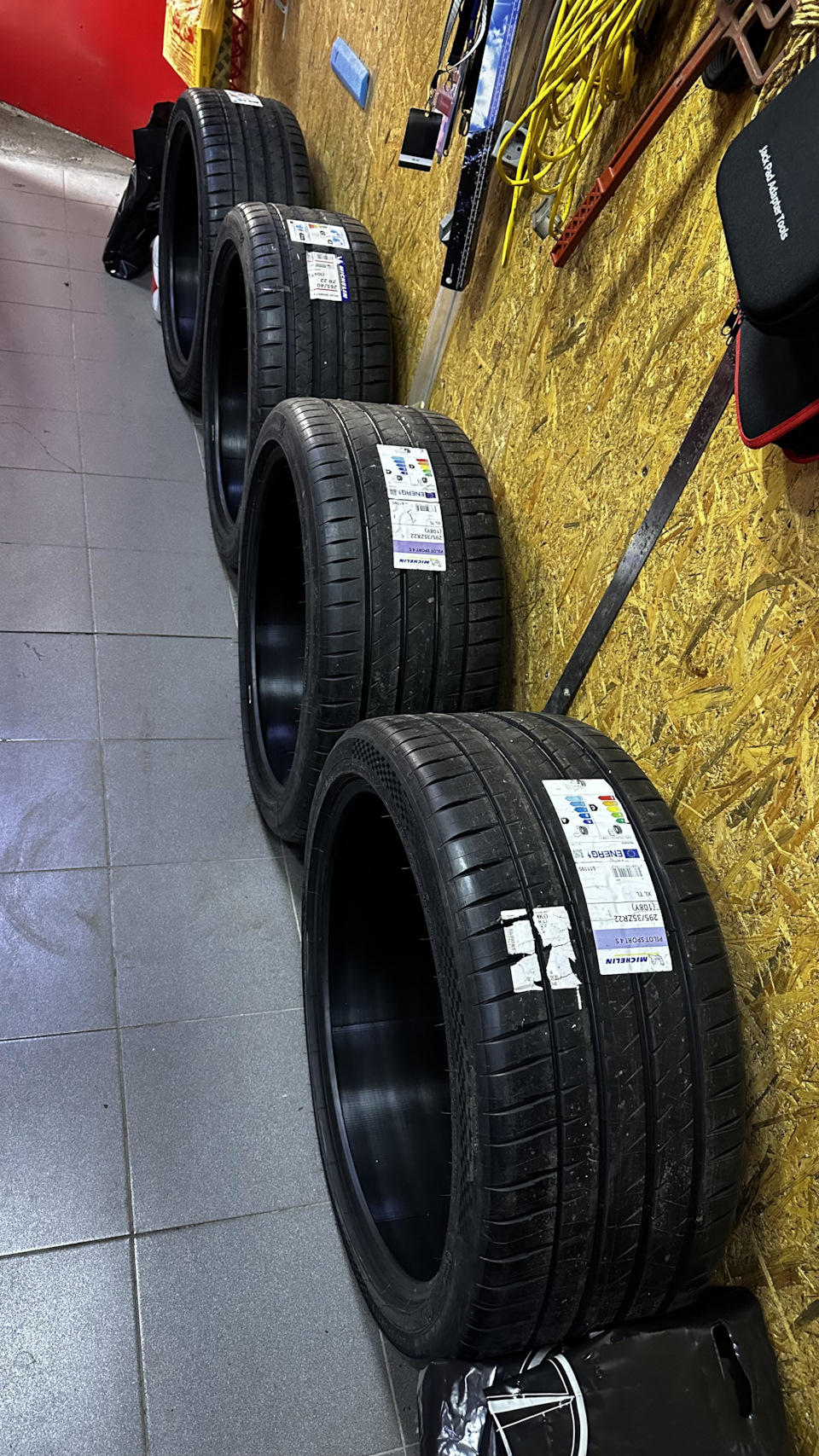 Резина разноширокая на Zeekr 001 — Zeekr 001, 2022 года | шины | DRIVE2