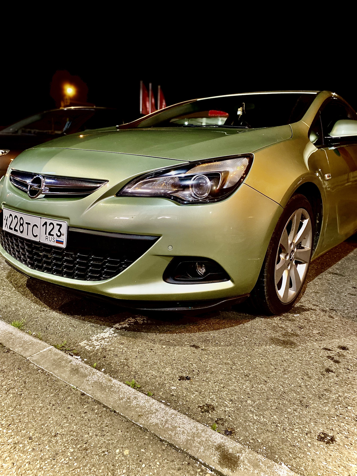 Знакомство — Opel Astra J GTC, 1,4 л, 2011 года | другое | DRIVE2