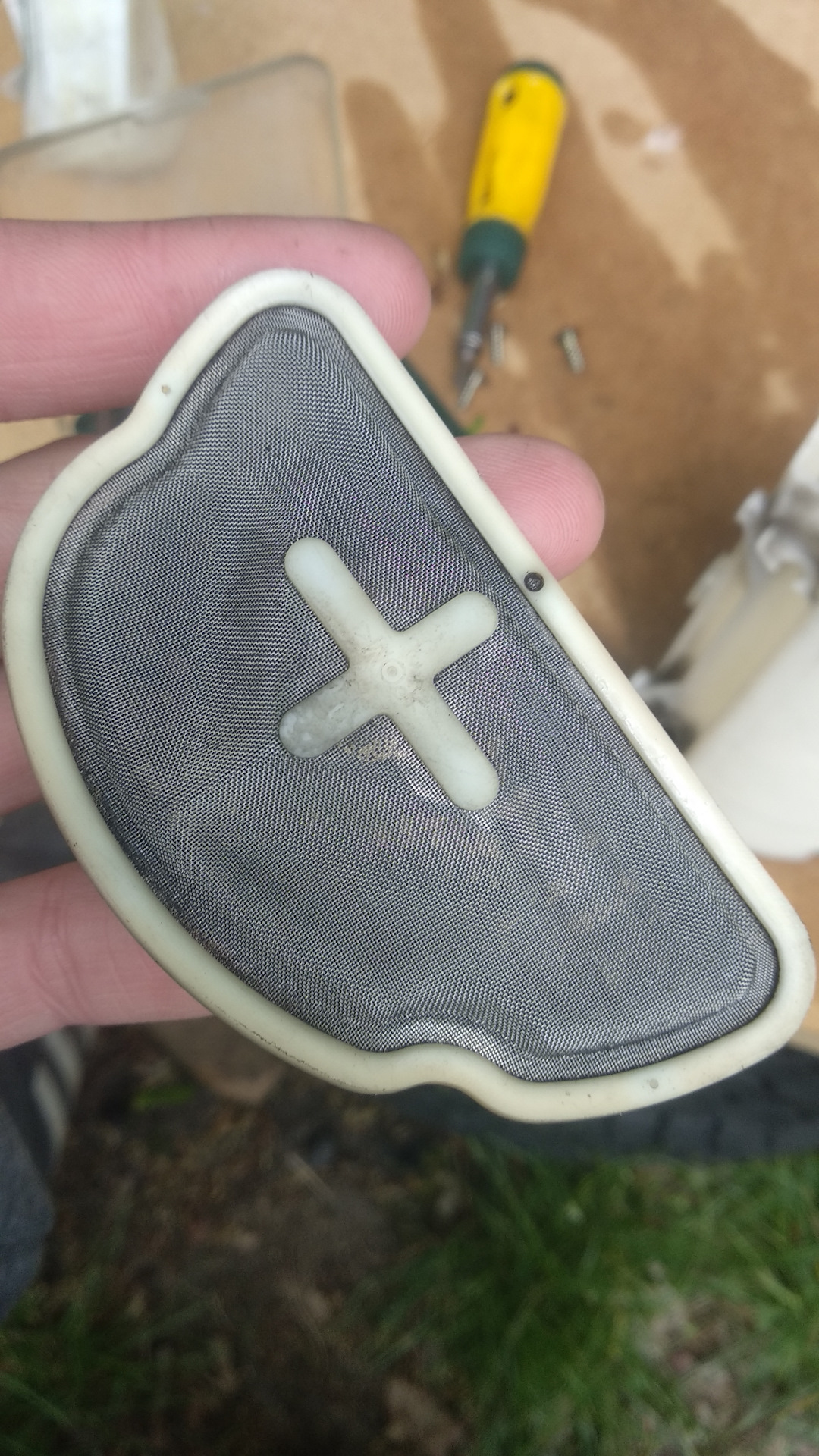 5. Сетка топливного насоса фрилендер 1 2. Топливный фильтр шкода фабия. Грязная сетка бензонасоса. 4.