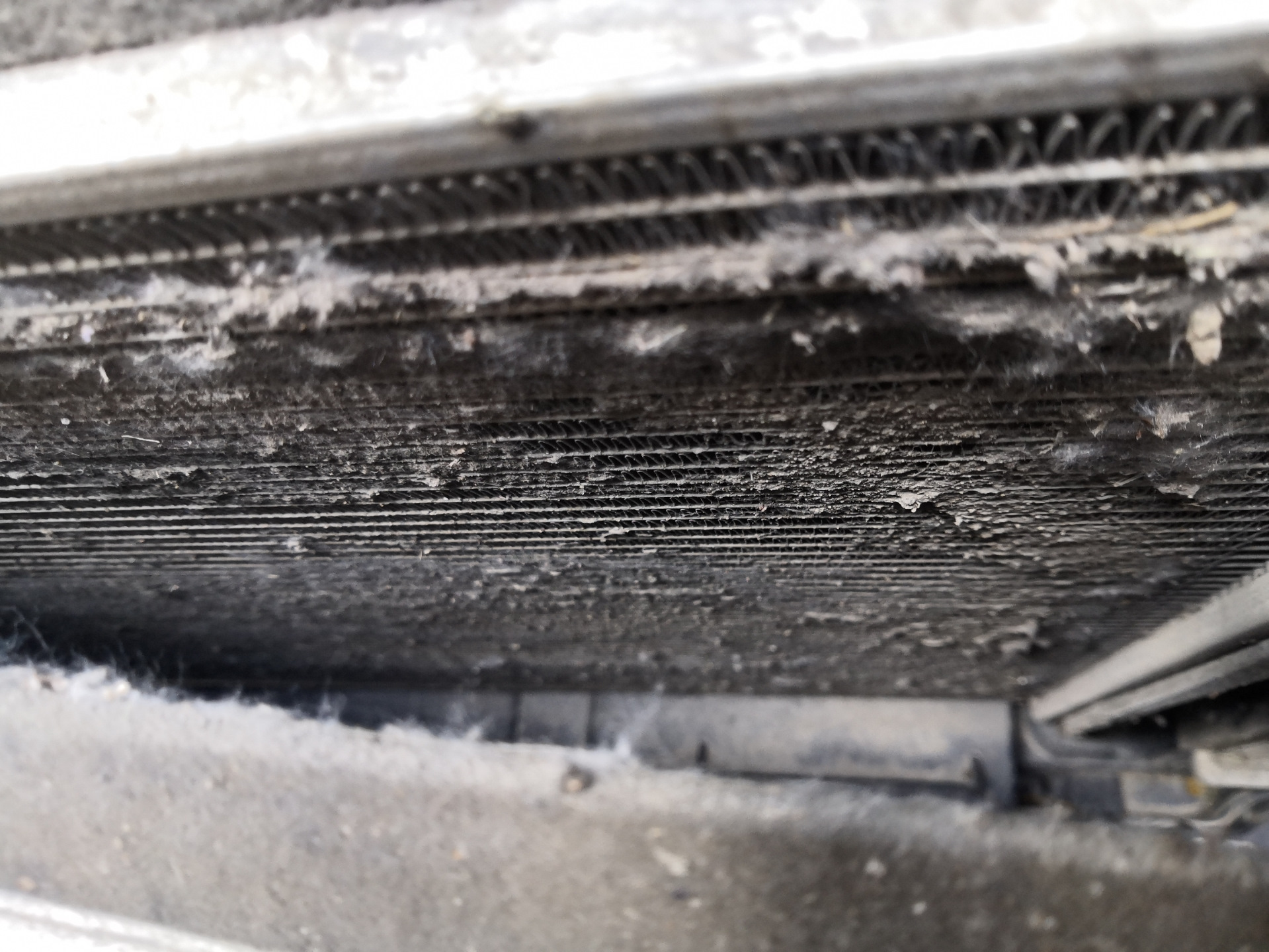 Автокондиционер своими руками. Кондиционер плохо охлаждает в машине что делать. Кондиционер плохо охлаждает в машине что делать. Обмерзание внутреннего блока. Сплит система дует.