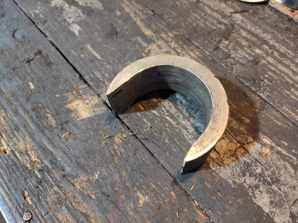 Выпрессовка сайлентблоков задних рычагов — Mitsubishi Cedia, 2,5 л ...