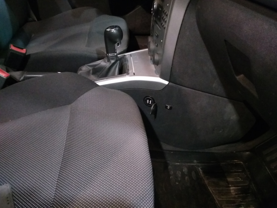 Перенес разъем AUX — Opel Astra H, 1,8 л, 2011 года | своими руками ...