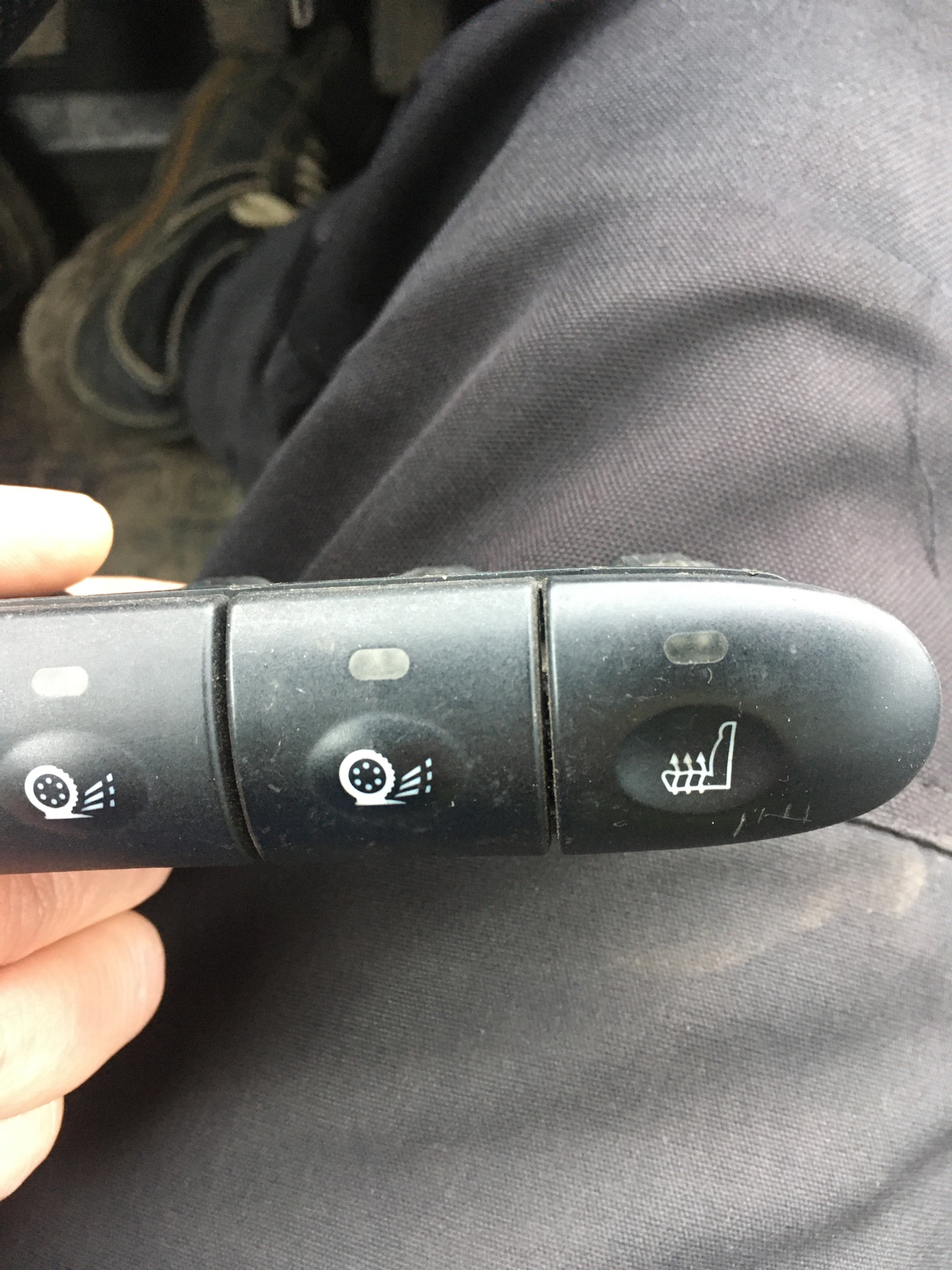 Кнопка відкривання багажника з салону мондео 2 (mondeo 2, mk2, mondeo ...