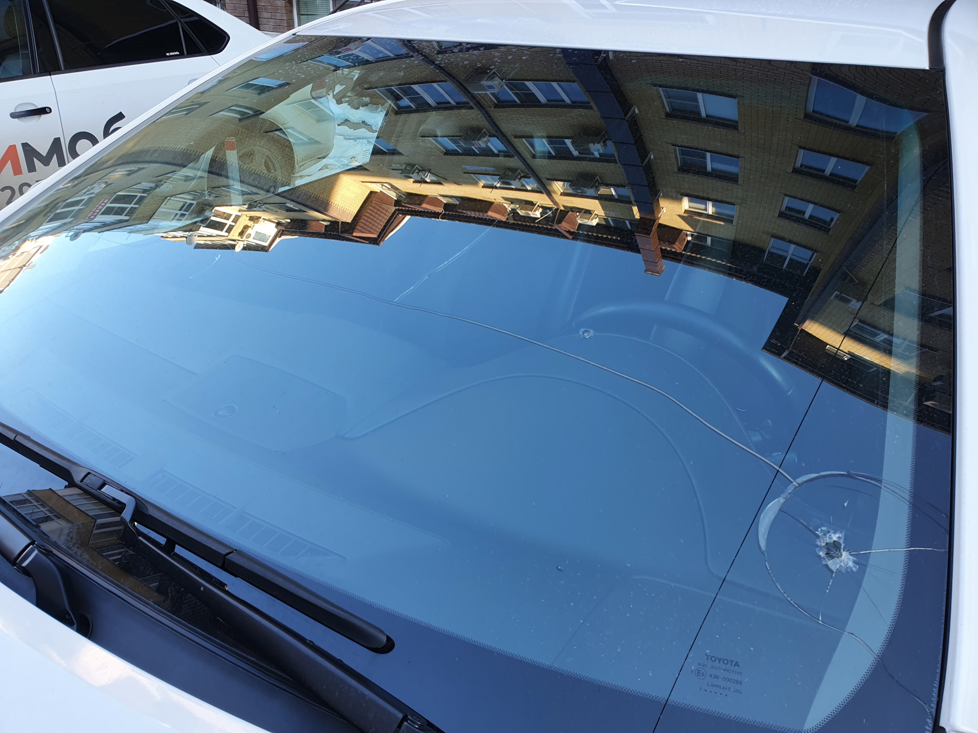 Лобовое стекло тойота камри 40. Стекло лобовое camry 70. Замена стекла на камри. Лобовое стекло камри 50. Лобовая камри 50.