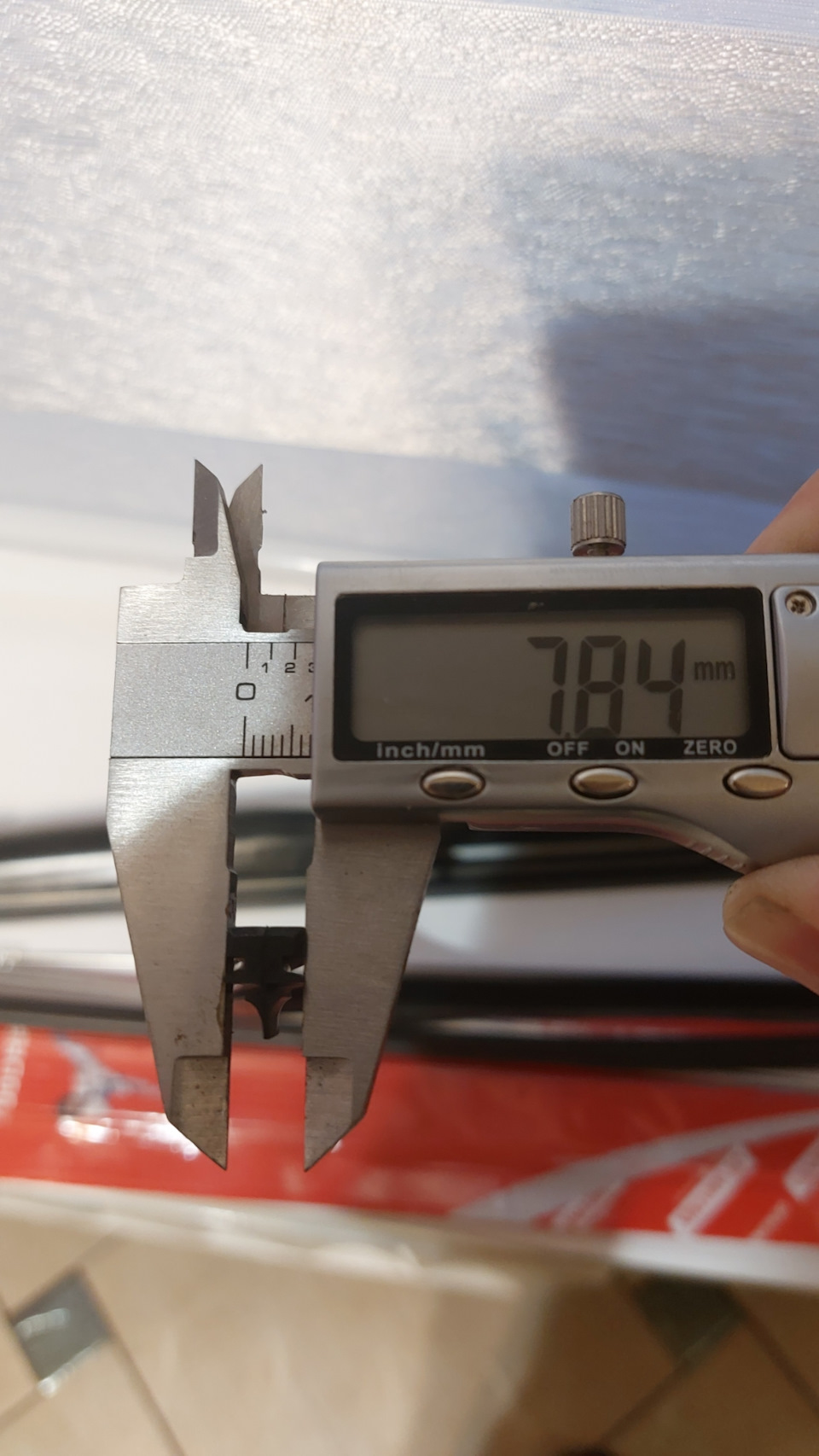 Замена резинок в щетках стеклоочистителя — KIA Cerato (3G), 1,6 л ...