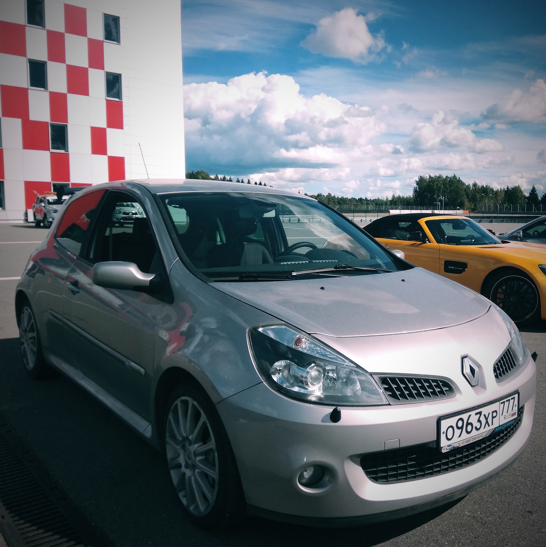 Renault drive 2. Рено Клио 2008. Рено Клио 3 2008. Renault Clio 2008 года. Renault Clio Sport rs3.