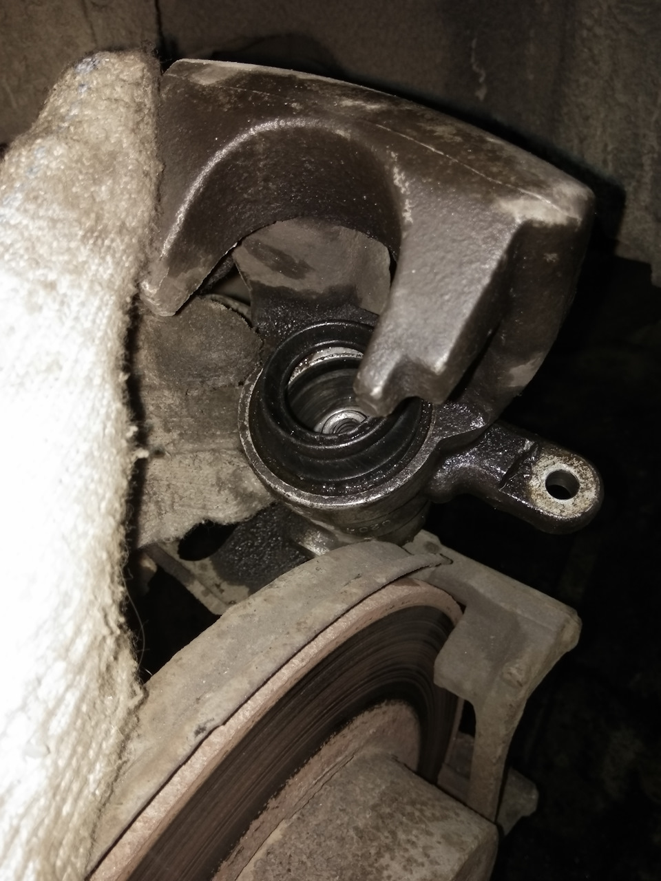 Суппорт тормозной задний паджеро 2. Mercedes w124 задние суппорта. Заклинили суппорта лачетти. Задний суппорт mitsubishi pajero sport 2. Задний суппорт лансер 10.