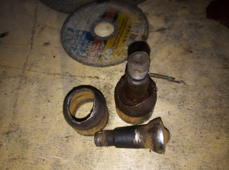 Замена рулевых шарниров. — ГАЗ 31105, 2,4 л, 2008 года | своими руками ...