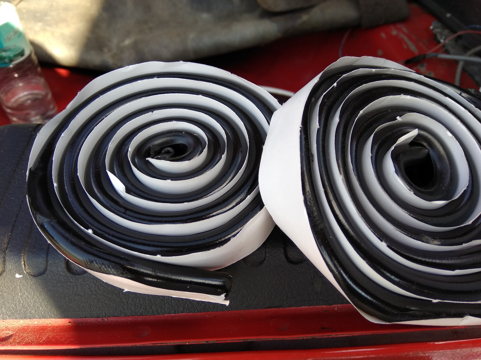 Бутиловый герметик abro ws-904. Уплотнитель заднего фонаря 2108. Уплотнитель фонарей. Уплотнение двери пежо 405. Уплотнитель двери брт 2105.