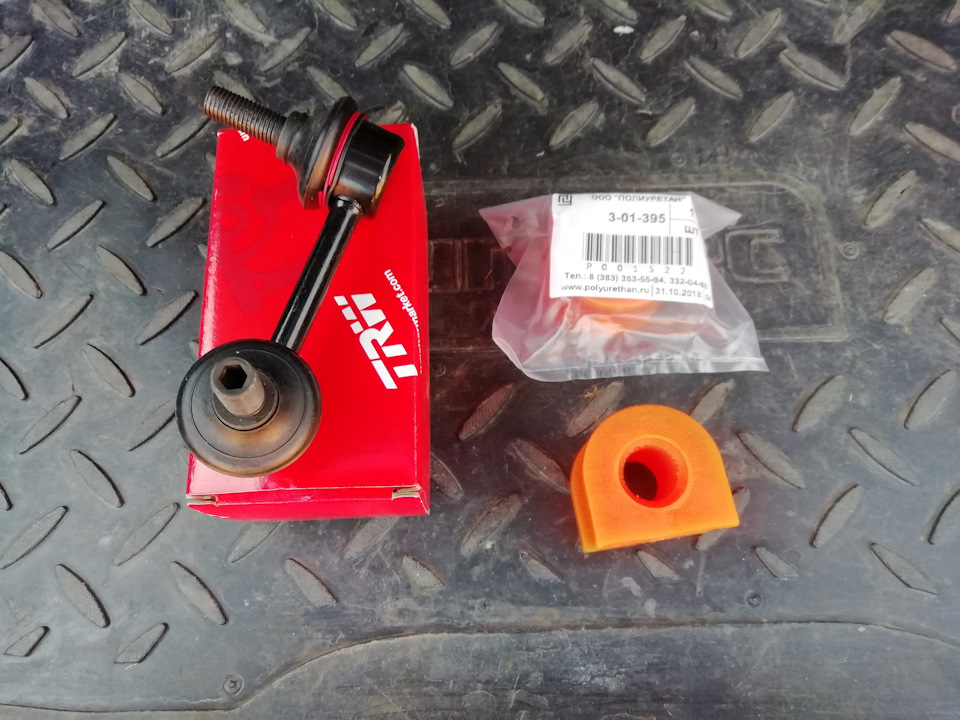 Новые стойки — Mitsubishi Lancer X. Запчасти на фото: 301395, RU3110