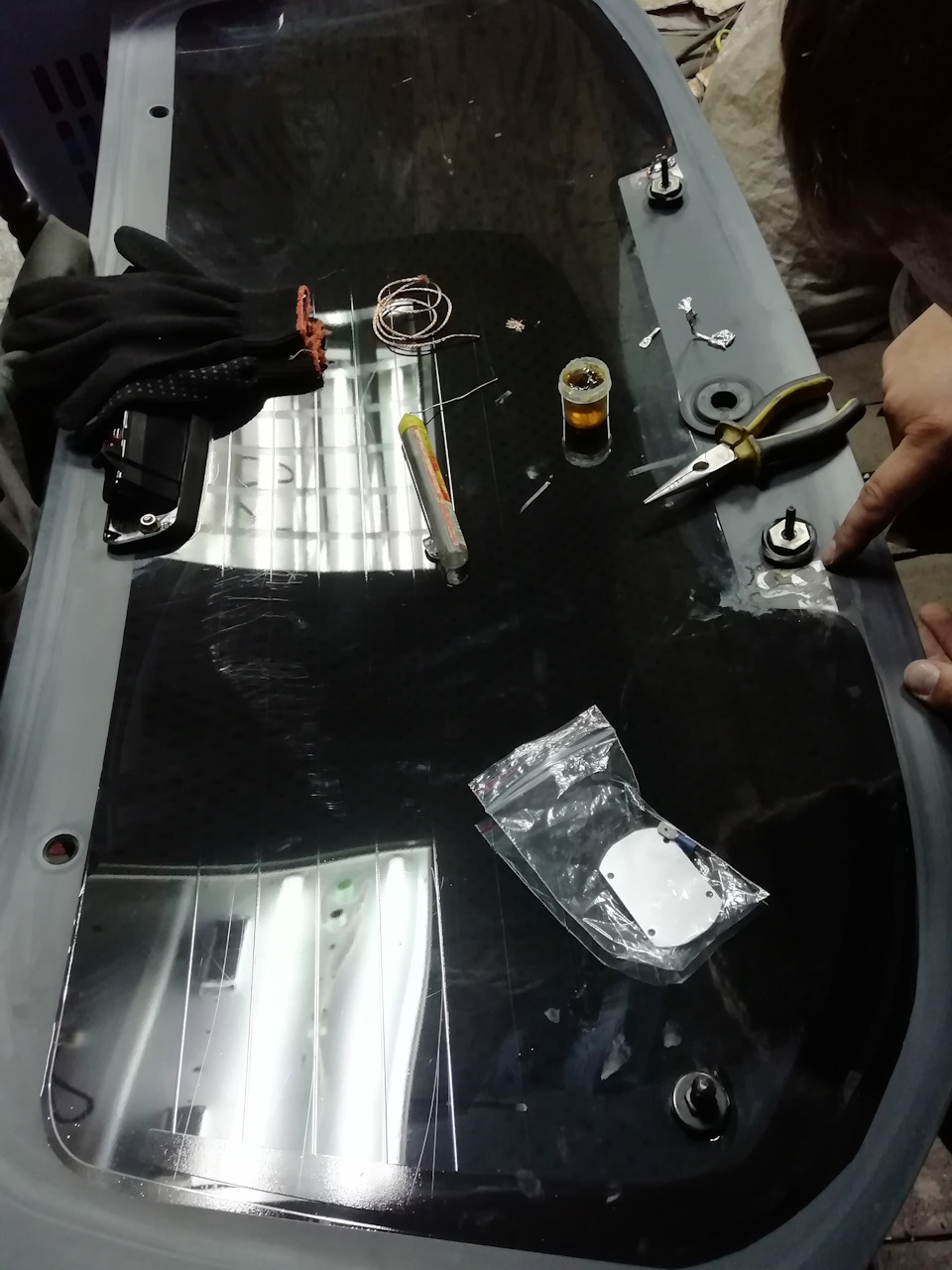 Пайка клемм обогрева заднего стекла. Часть 2 — Hyundai Tucson (JM), 2 л ...