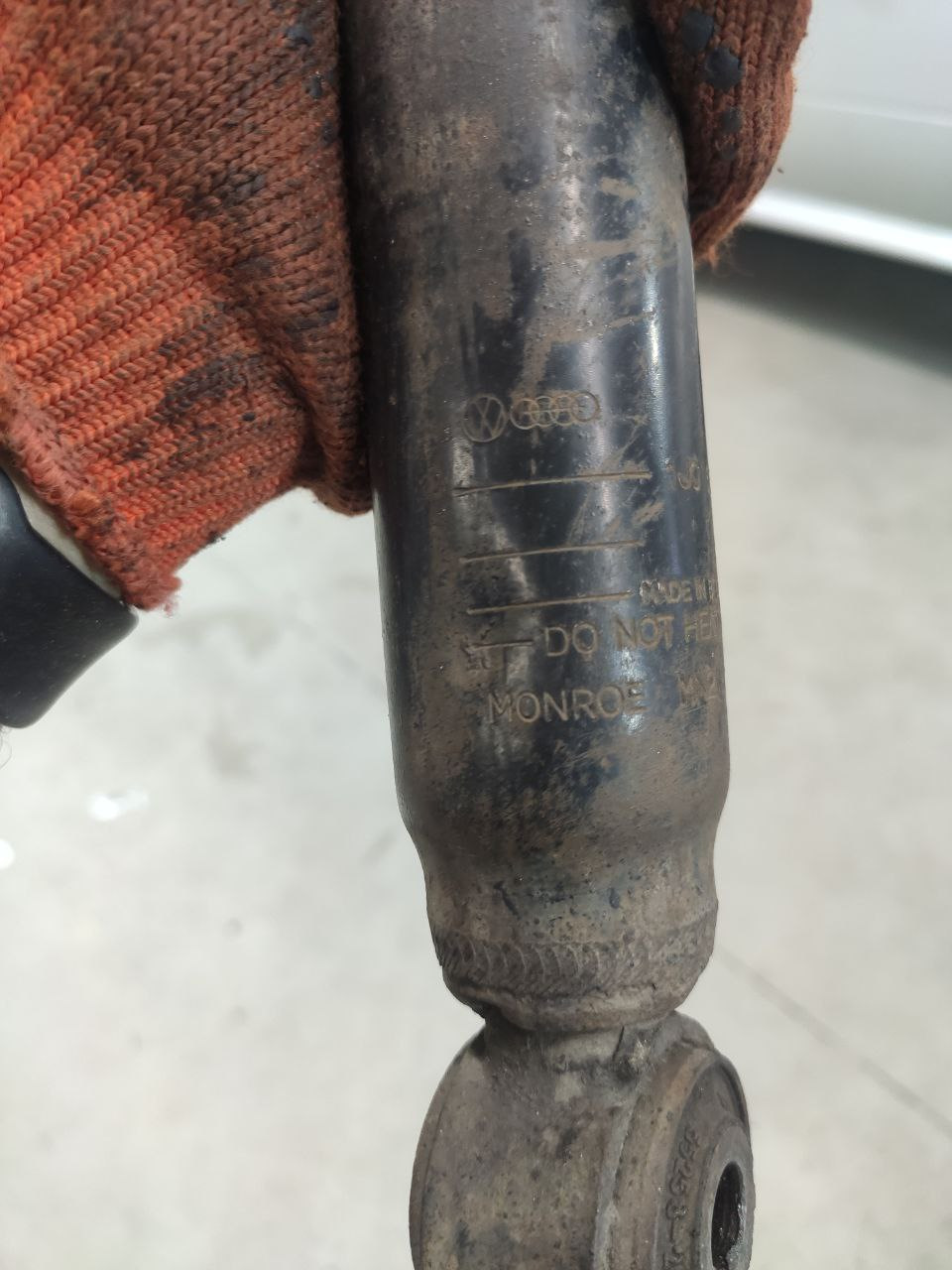 Замена задних амортизаторов 4x4 — Skoda Octavia A4 Mk1, 1,8 л, 2001 ...