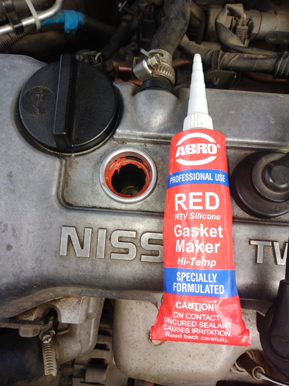 Масло в свечном колодце — Nissan Almera I (N15), 1,6 л, 1996 года ...