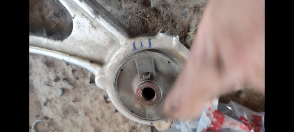 Как правильно распалагаються сайлентблоки в передних рычагах? — Nissan ...