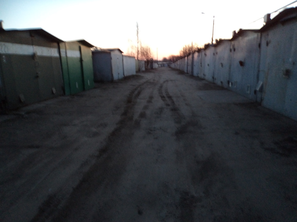 Ну хотя б что ль так… Если не асфальт… Но на шипах зимой — скрёб и его. бггг — Москвич 2140