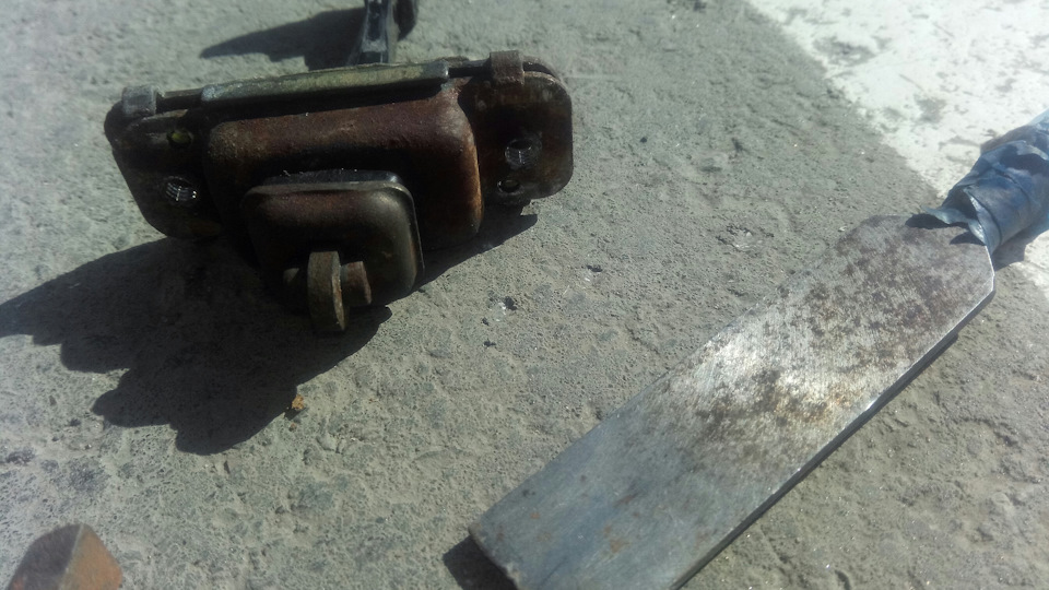 Подскажите, как поменять фишку подключения насоса? — Peugeot 3008 (1G ...