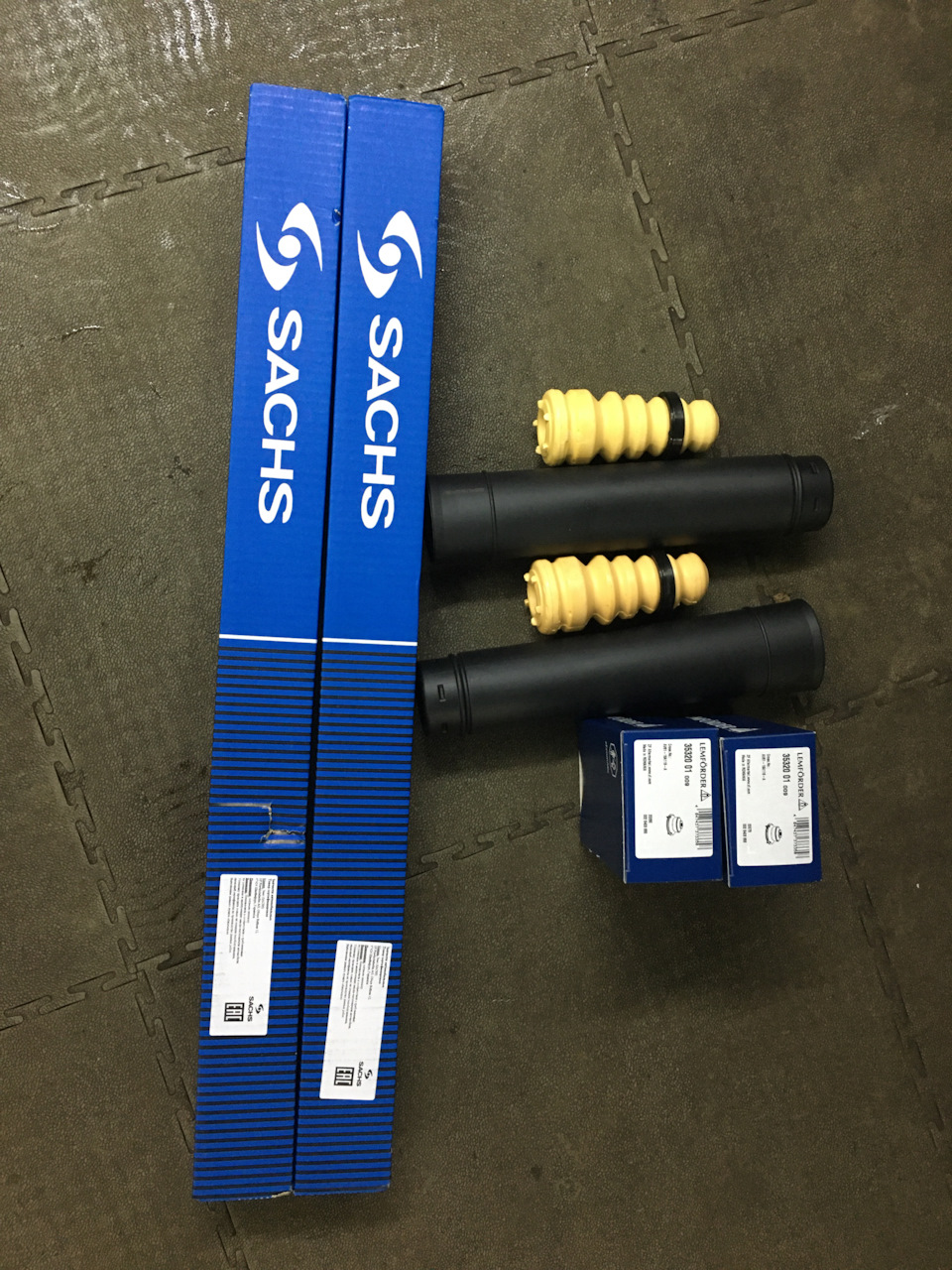 Замена амортизаторов — Ford Focus Hatchback III, 1,6 л, 2014 года ...