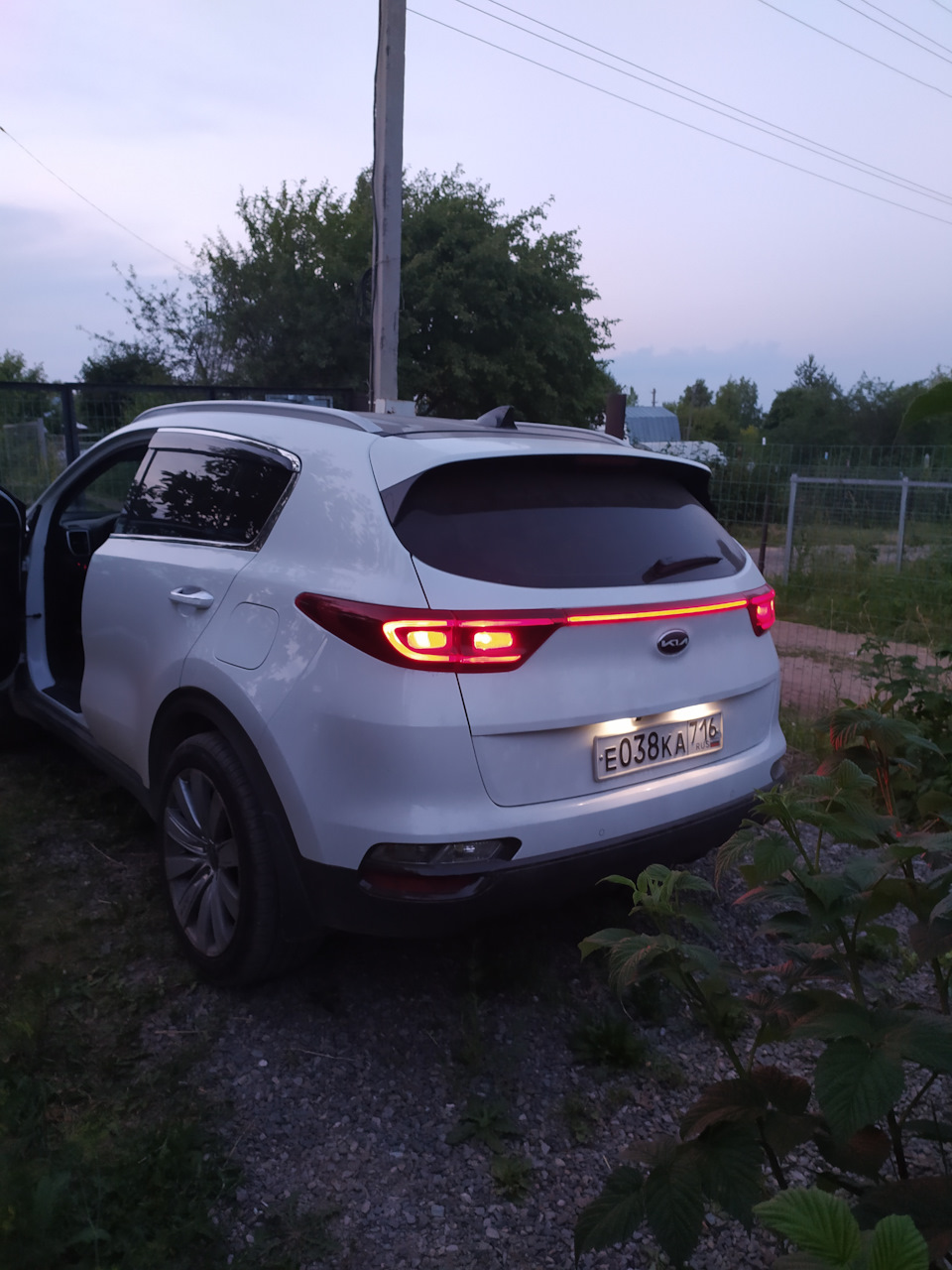 Светодиодная планка между фонарями — KIA Sportage (4G), 2 л, 2019 года |  стайлинг | DRIVE2