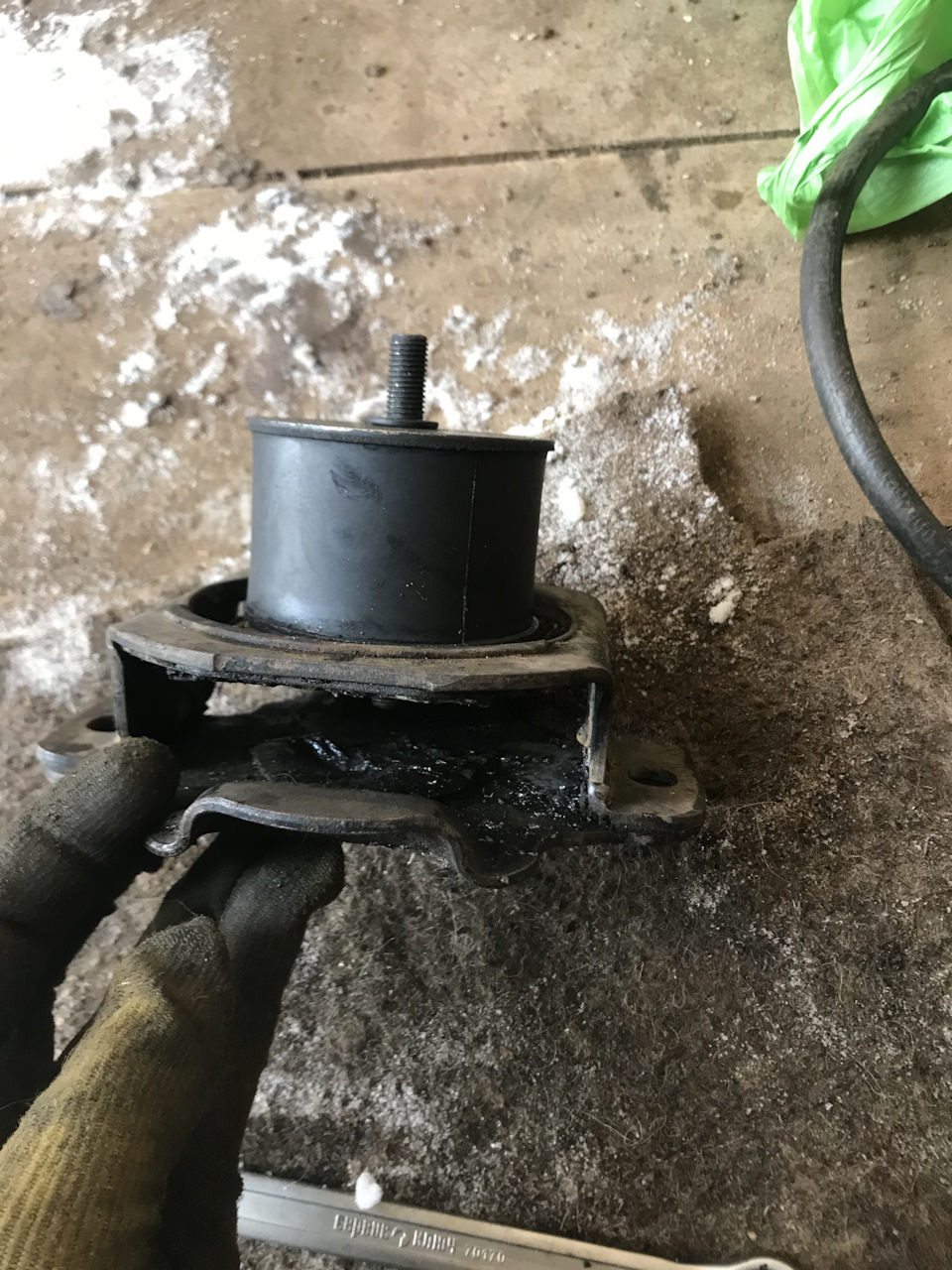 Руссификация японца или как заменить подушку двигателя — Toyota Chaser ...