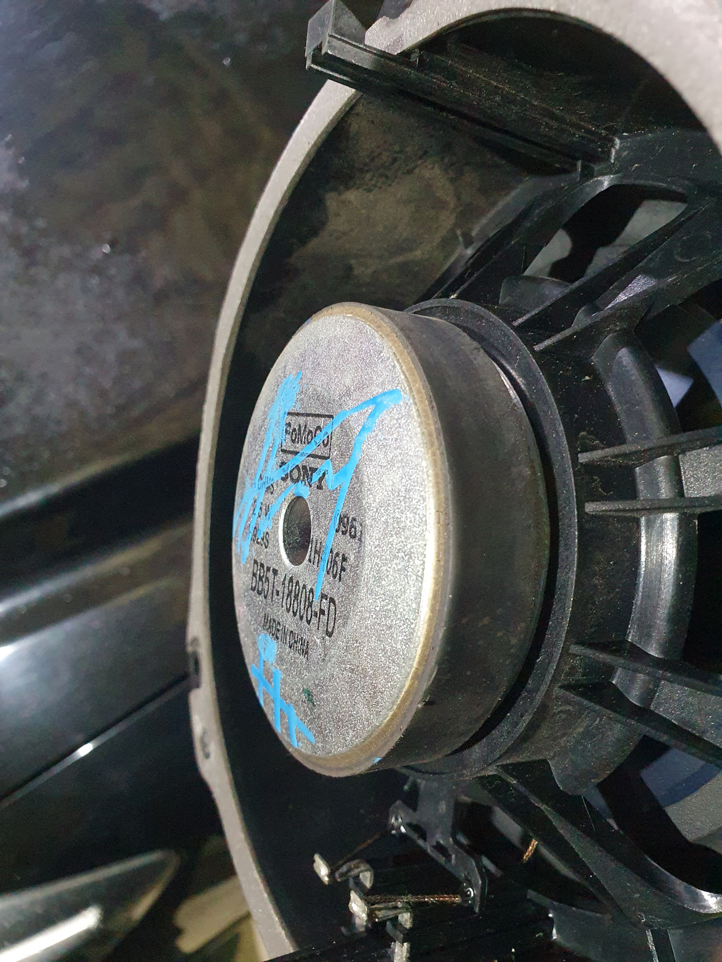 Замена штатного звука. Твитер cdt audio crm-1200. Автомобильный сигнал 28r-00059. Штатные динамики тойота королла 170 задние. Замена штатного звука.