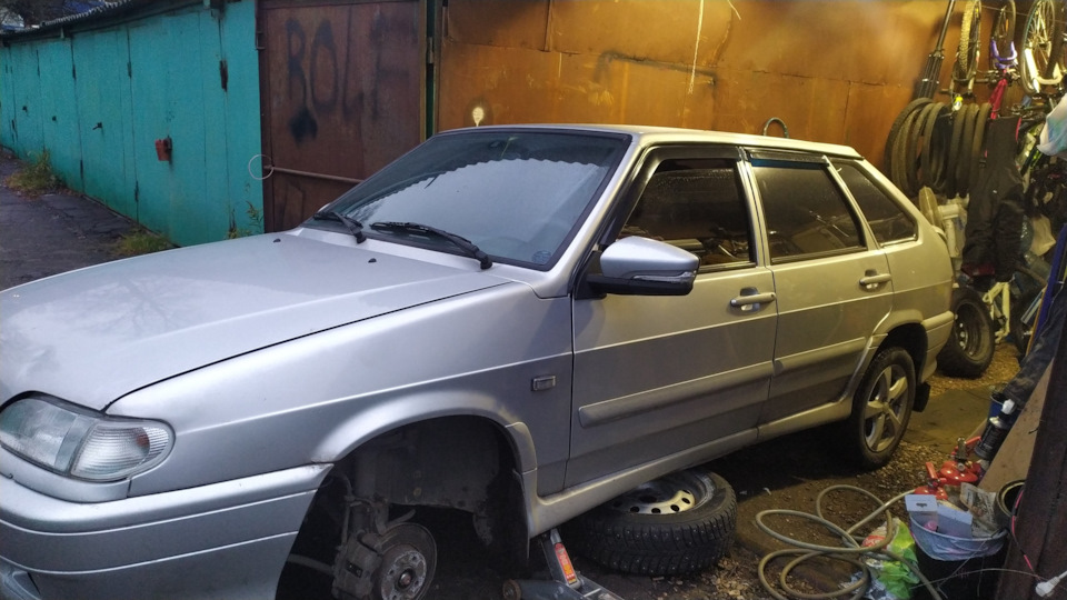 Замена колодок смена колёс — Lada 2114, 1,6 л, 2012 года | плановое ТО ...