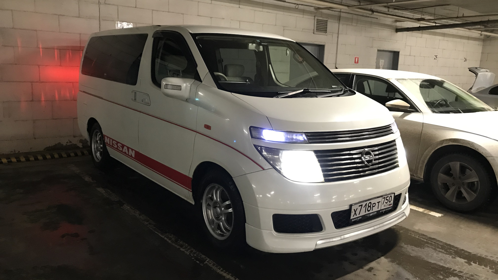 Nissan Elgrand 2003