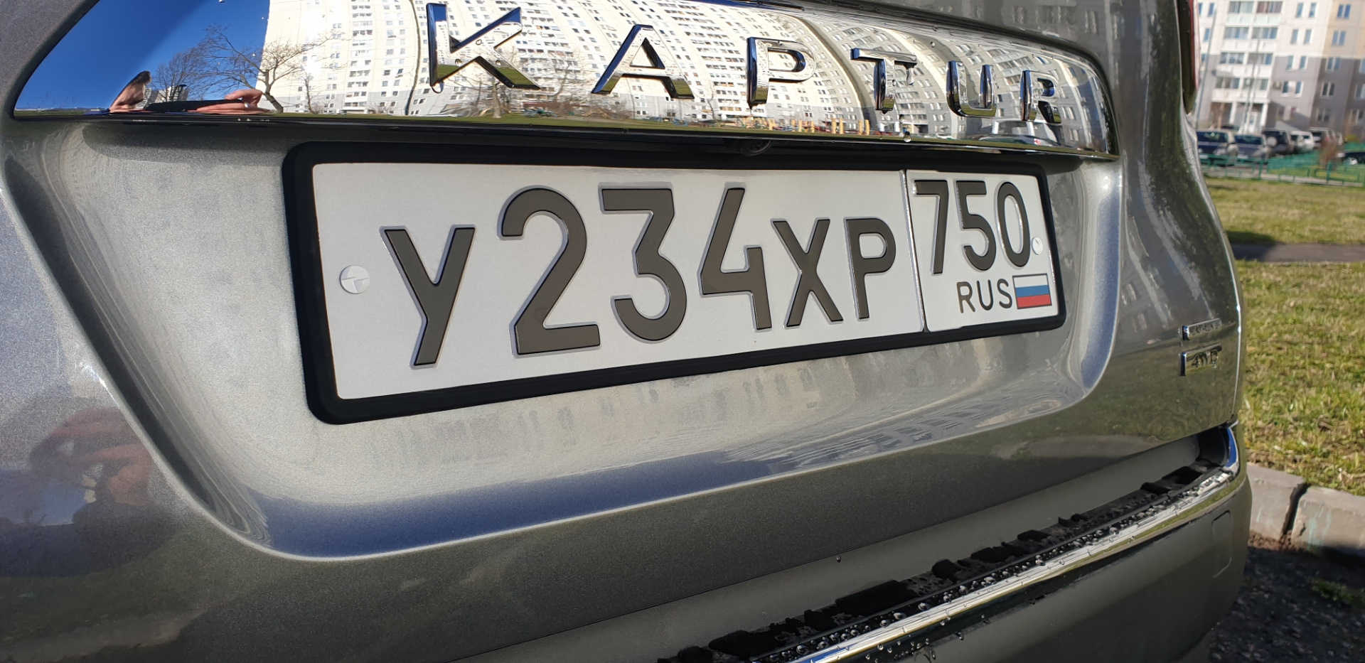 Установка номерных рамок. Установка номерных рамок. Крепление силиконовой рамки для номера. Как установить номера на машину в рамку. Крепеж рамки номерного знака.