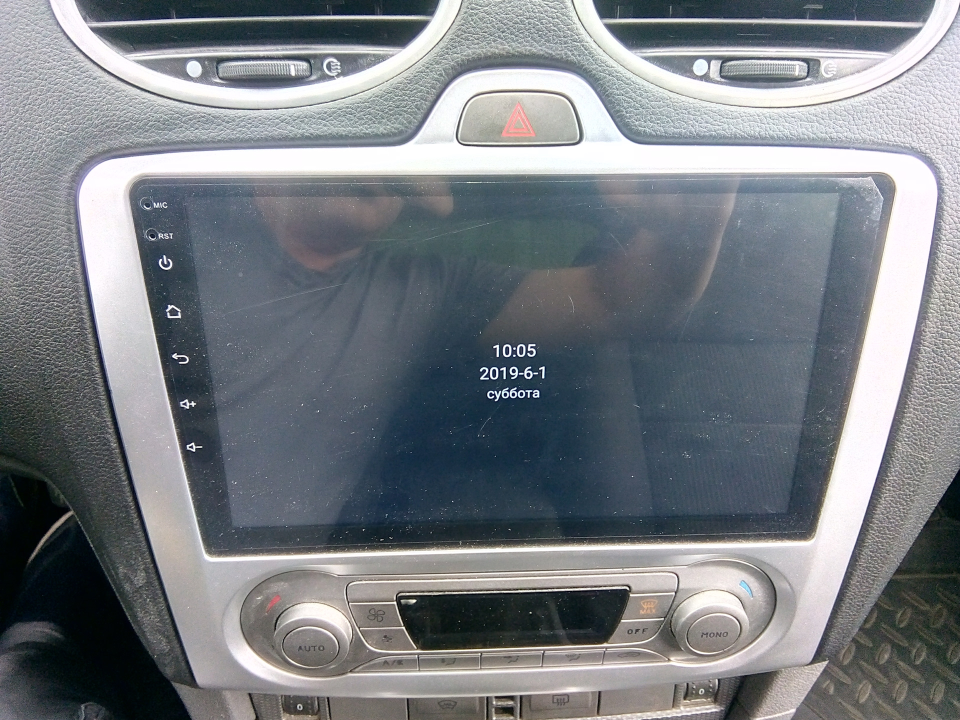 Ford Focus 2 магнитола выключается на Кочках. Магнитола гаснет экран