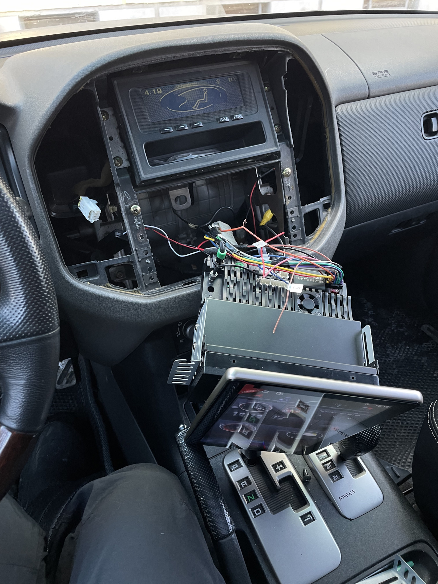 Магнитола с поворотным экраном в паджерик — Mitsubishi Pajero (3G), 3,2 ...