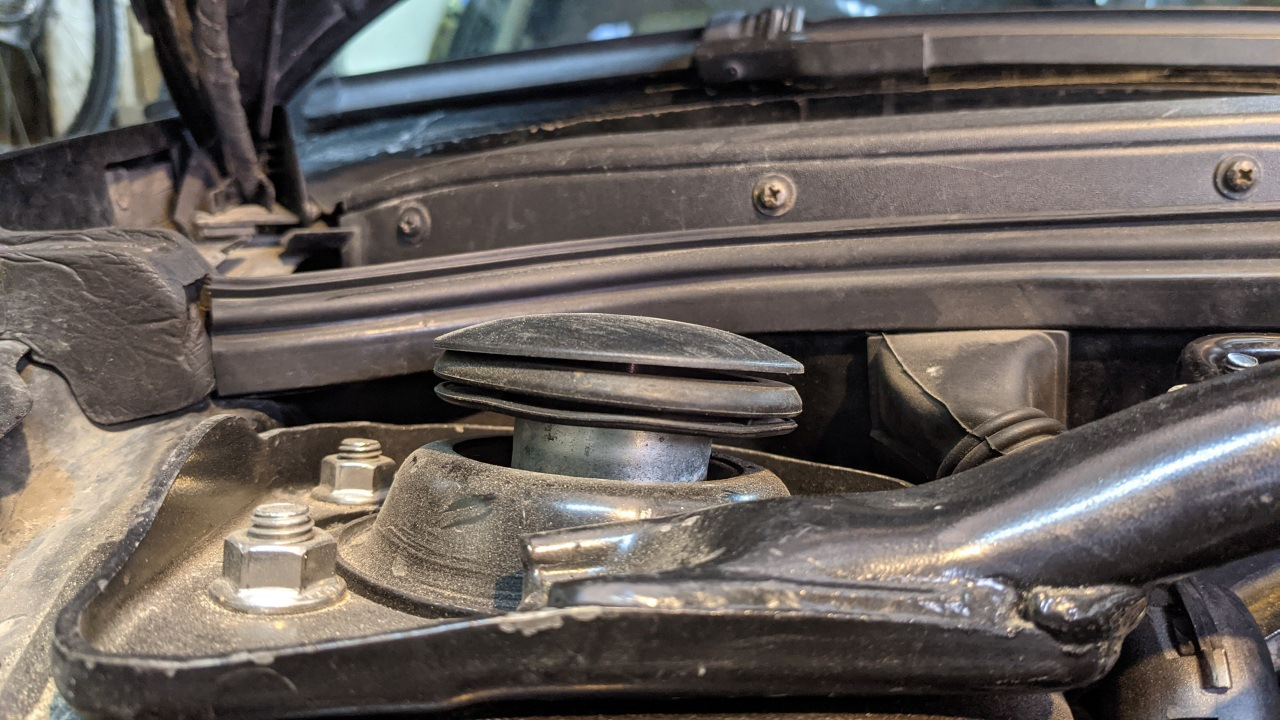 Опоры передних амортизаторов Powerflex — Volkswagen Golf Mk4, 1,8 л ...
