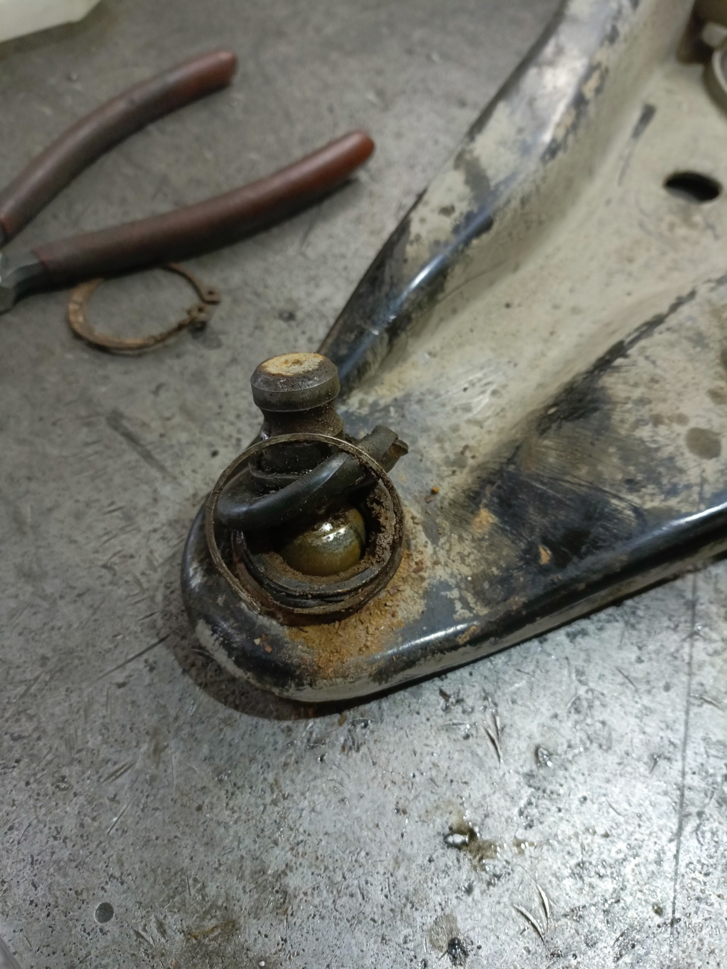 Замена левой шаровой. suffix шлак. — Lada Ларгус, 1,6 л, 2012 года ...