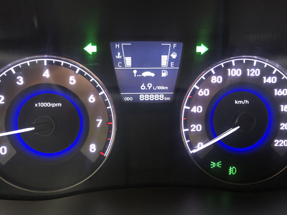 Замена масла акцент — Hyundai Accent (4G), 1,6 л., 2013 года | плановое ...